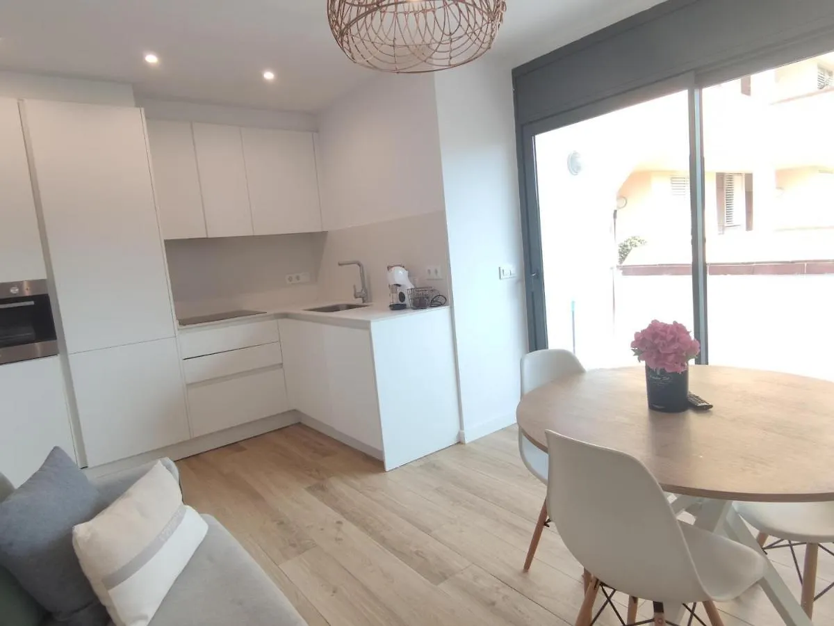 Apartamento Renovado Junto A La Playa En Platja D'Aro: 2 Habitaciones, Balcon Y Comodidades Cercanas - Es-209-73 Apartman