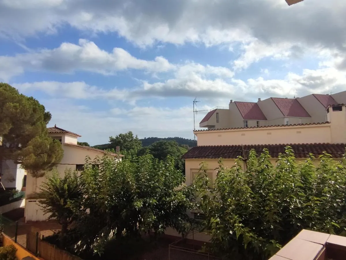 Apartamento Renovado Junto A La Playa En Platja D'Aro: 2 Habitaciones, Balcon Y Comodidades Cercanas - Es-209-73